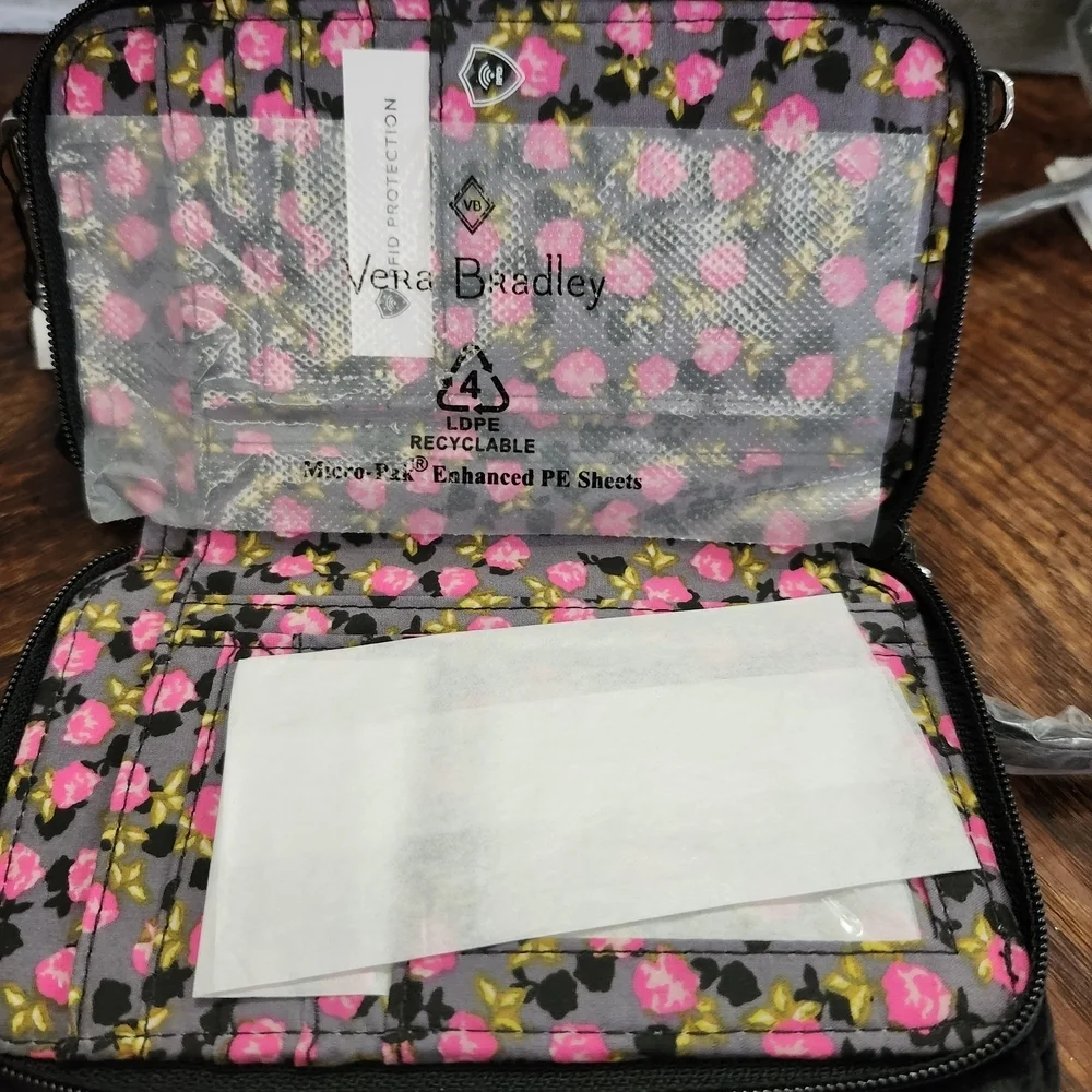 NWT Vera Bradley Black Quilted RFID 3 IN 1 Crossbody Wallet Wristlet